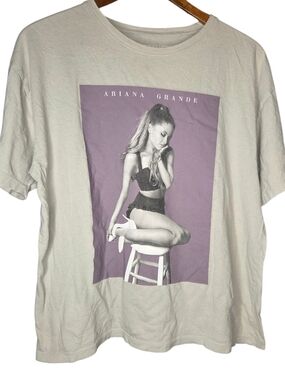 Ariana Grande 2023 My Everyyhing Album Tshirt Size Medium